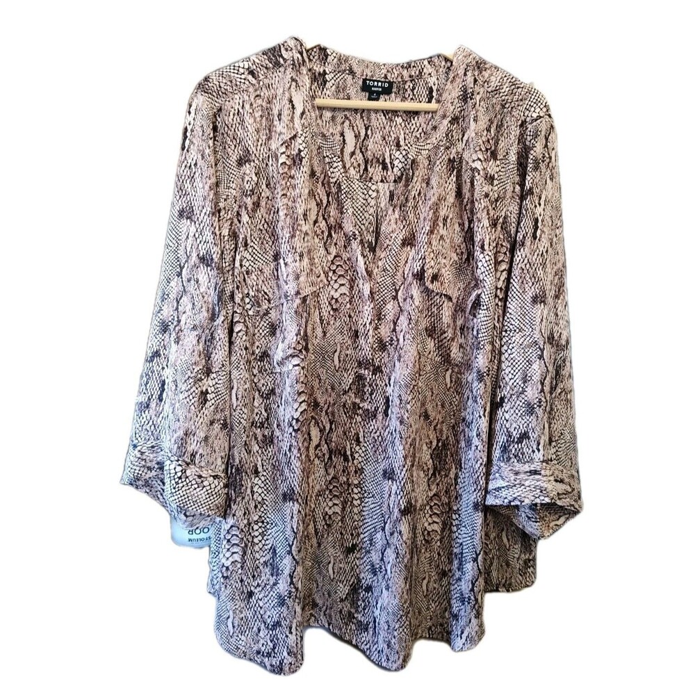 TORRID Two Size 4 Tops Harper Georgette Snake Reptile +Black Floral 3/4 Sleeve